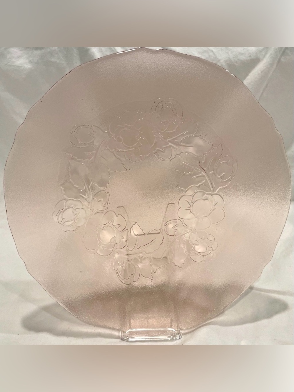 🥳BOGO! Arcoroc “Rosaline” Rosa Pink Dinner Plate | Raised Embossed Roses |France - Picture 2 of 10